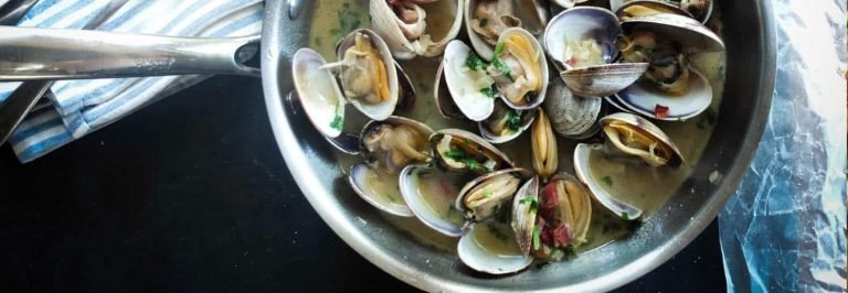 Arselle sarde saltate in padella con aglio olio e prezzemolo