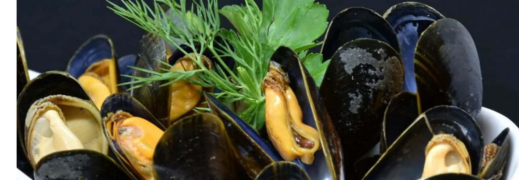 Antipasto sardo di cozze con prezzemolo