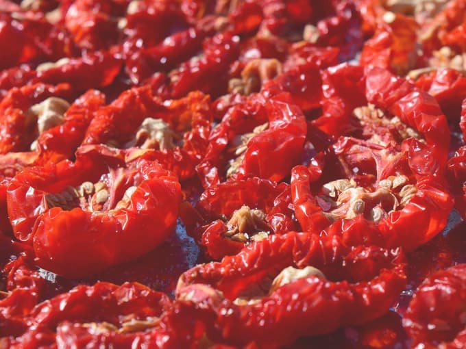 essiccazione-naturale-pomodori-secchi-sole